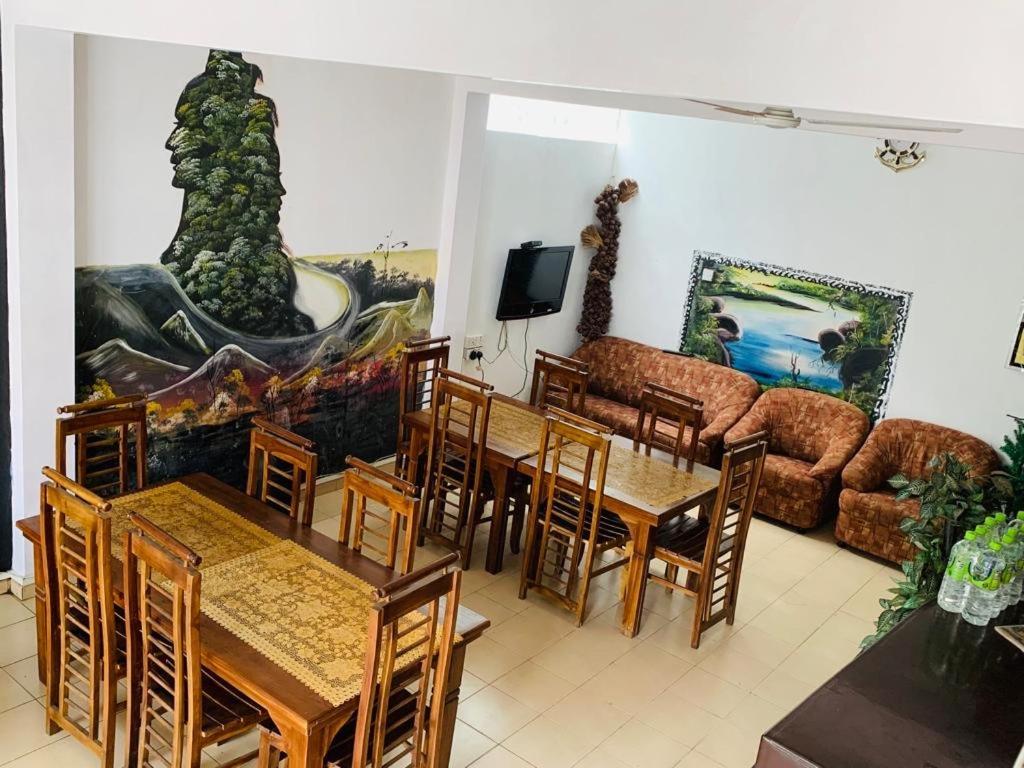 Hotel Siumi Rest à Nallathanniya Extérieur photo