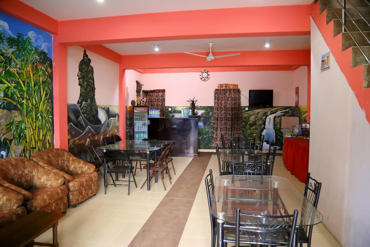 Hotel Siumi Rest à Nallathanniya Extérieur photo