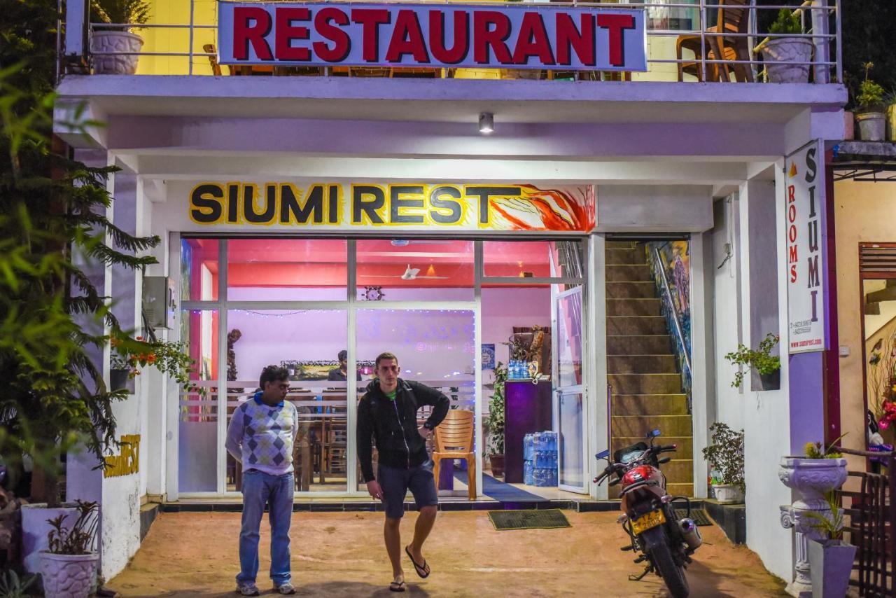 Hotel Siumi Rest à Nallathanniya Extérieur photo