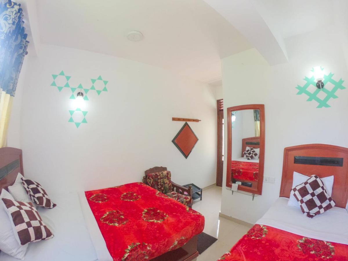 Hotel Siumi Rest à Nallathanniya Extérieur photo
