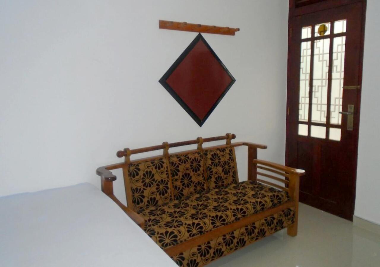 Hotel Siumi Rest à Nallathanniya Extérieur photo